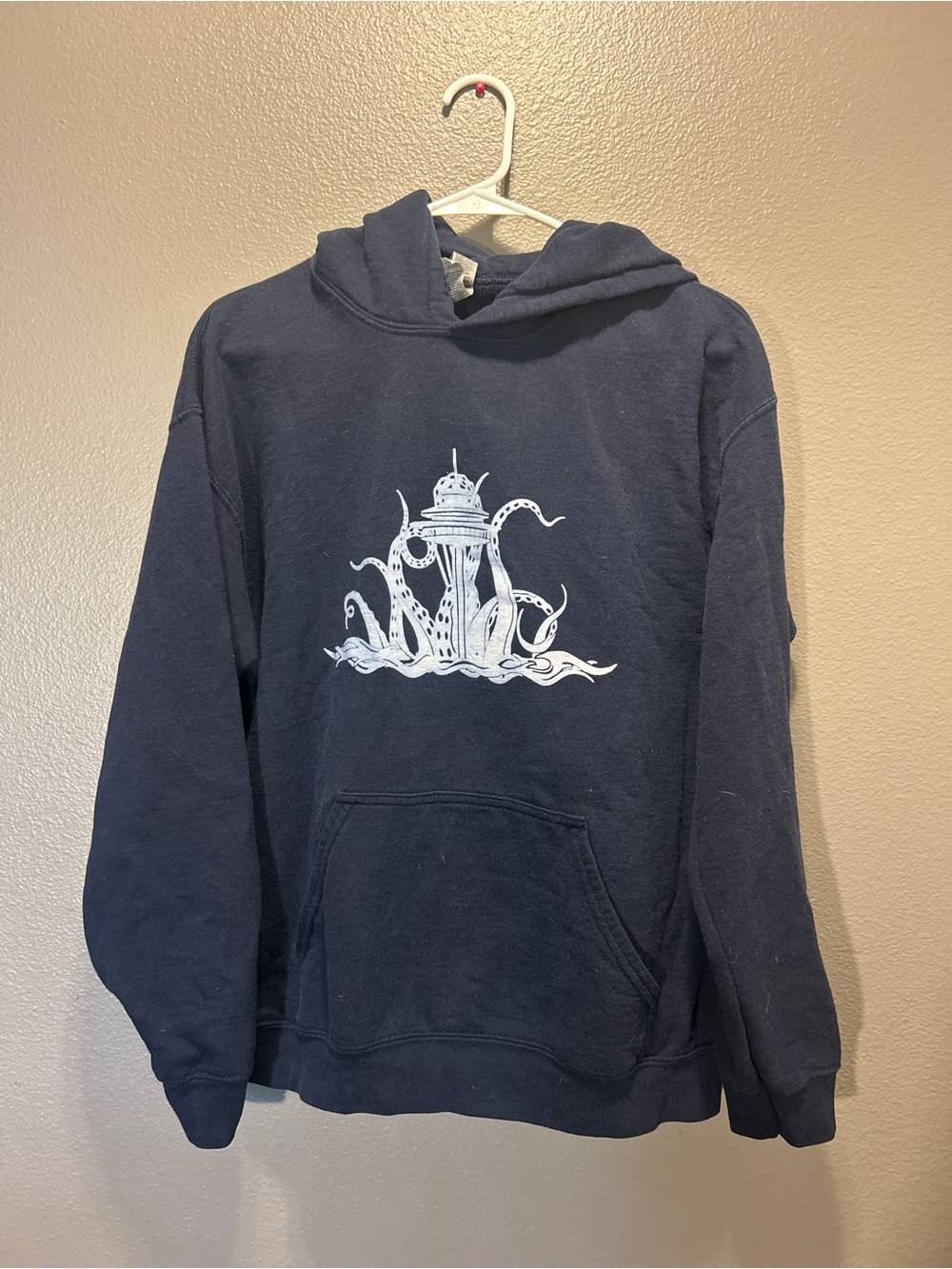 Gildan Heavy Blend Medium Hoodie Seattle Kraken Space Needle Blue Sweatshirt M